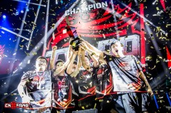 战术大师Boaster：决赛奇招频出，五烟阵容（幽影、黑梦等）打懵对手