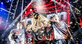 战术大师Boaster：决赛奇招频出，五烟阵容（幽影、黑梦等）打懵对手